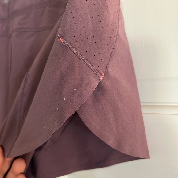 Athleta Run with it 3” shorts - size M - Picture 4 of 7